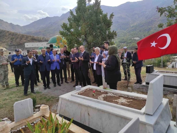 Sason&rsquo;un son şehitleri mezarları başında anıldı
