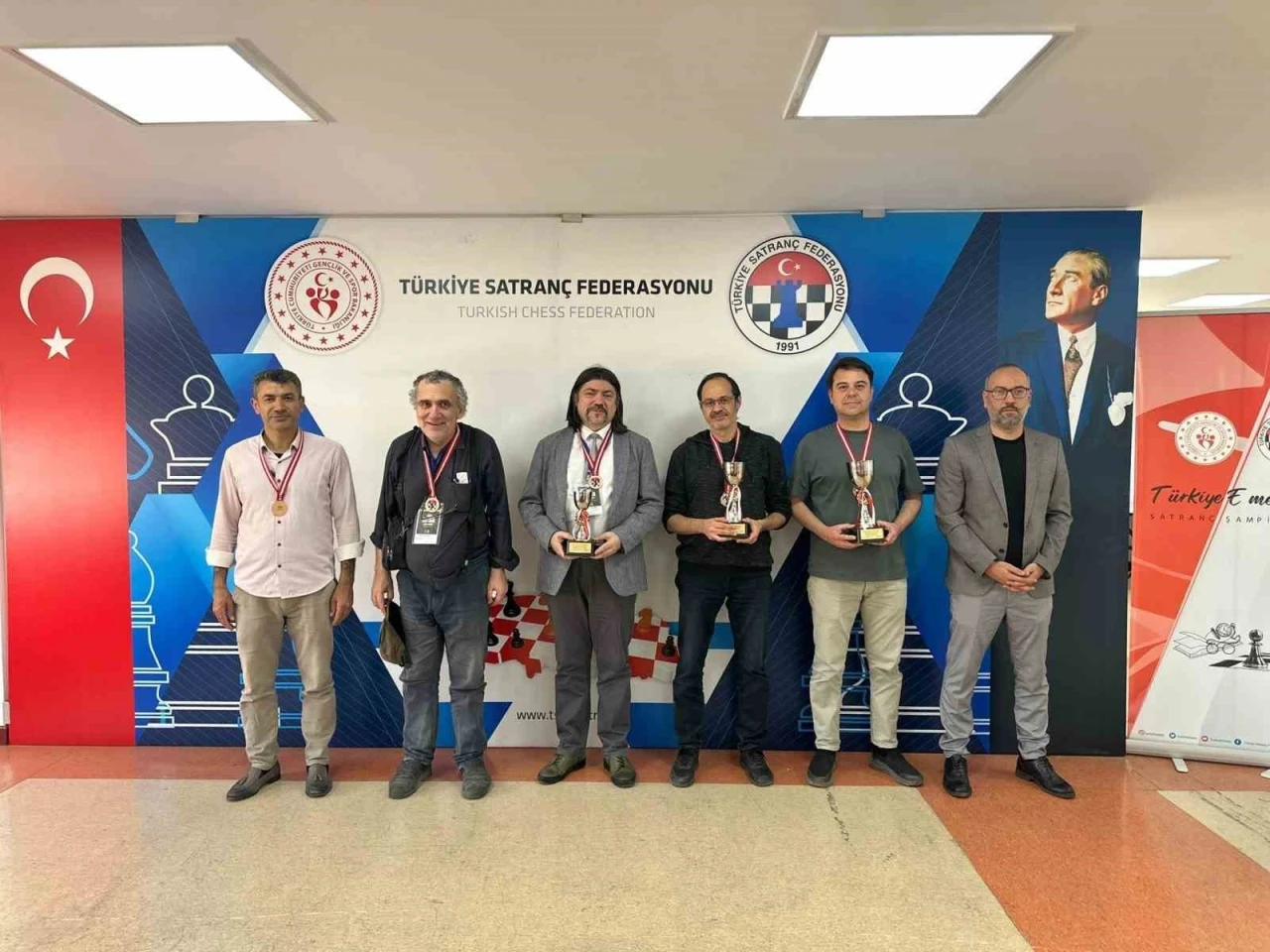 Satrançta gençler ve emektarlar kıyasıya mücadele etti
