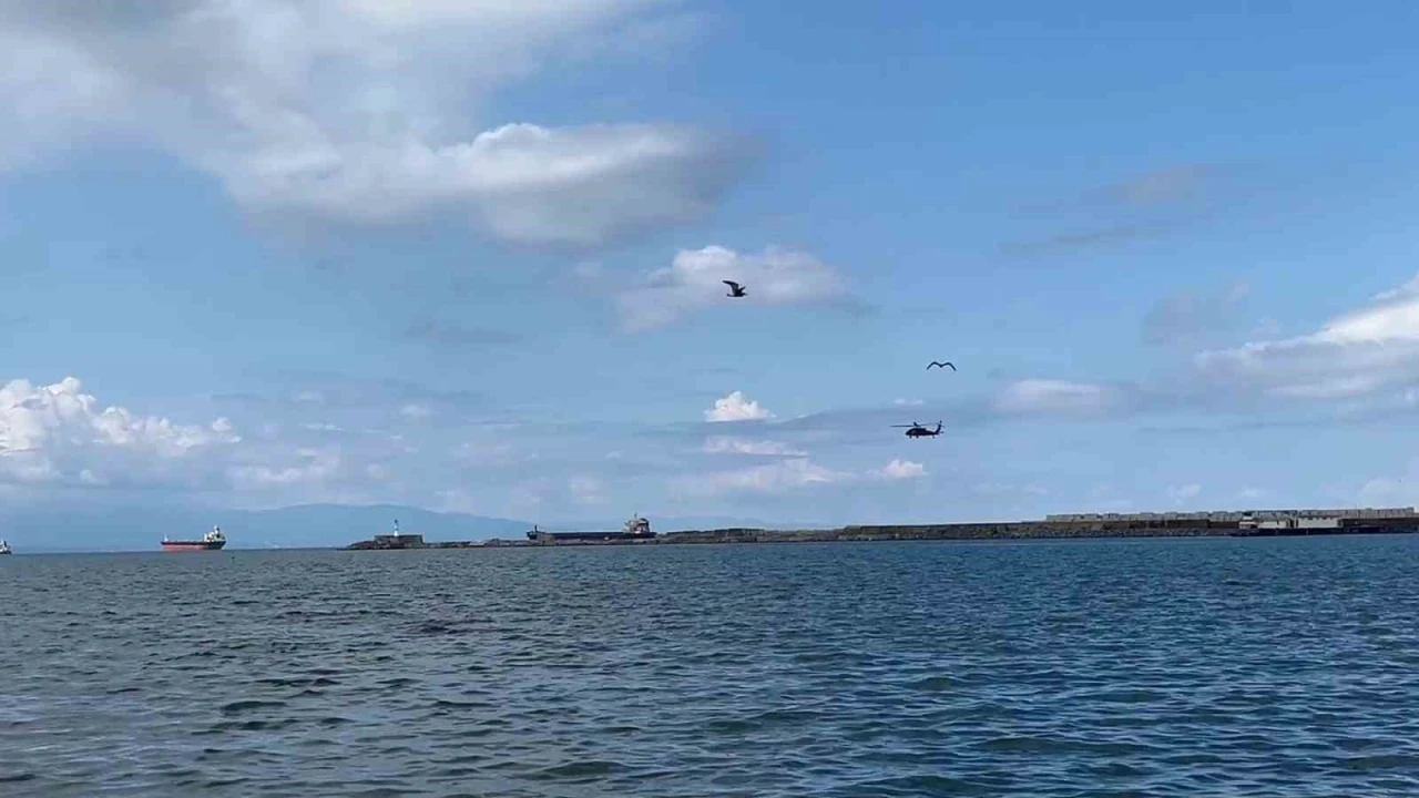 Savaş helikopterlerinin eğitim u&ccedil;uşu Ereğli&rsquo;de heyecan yaşattı
