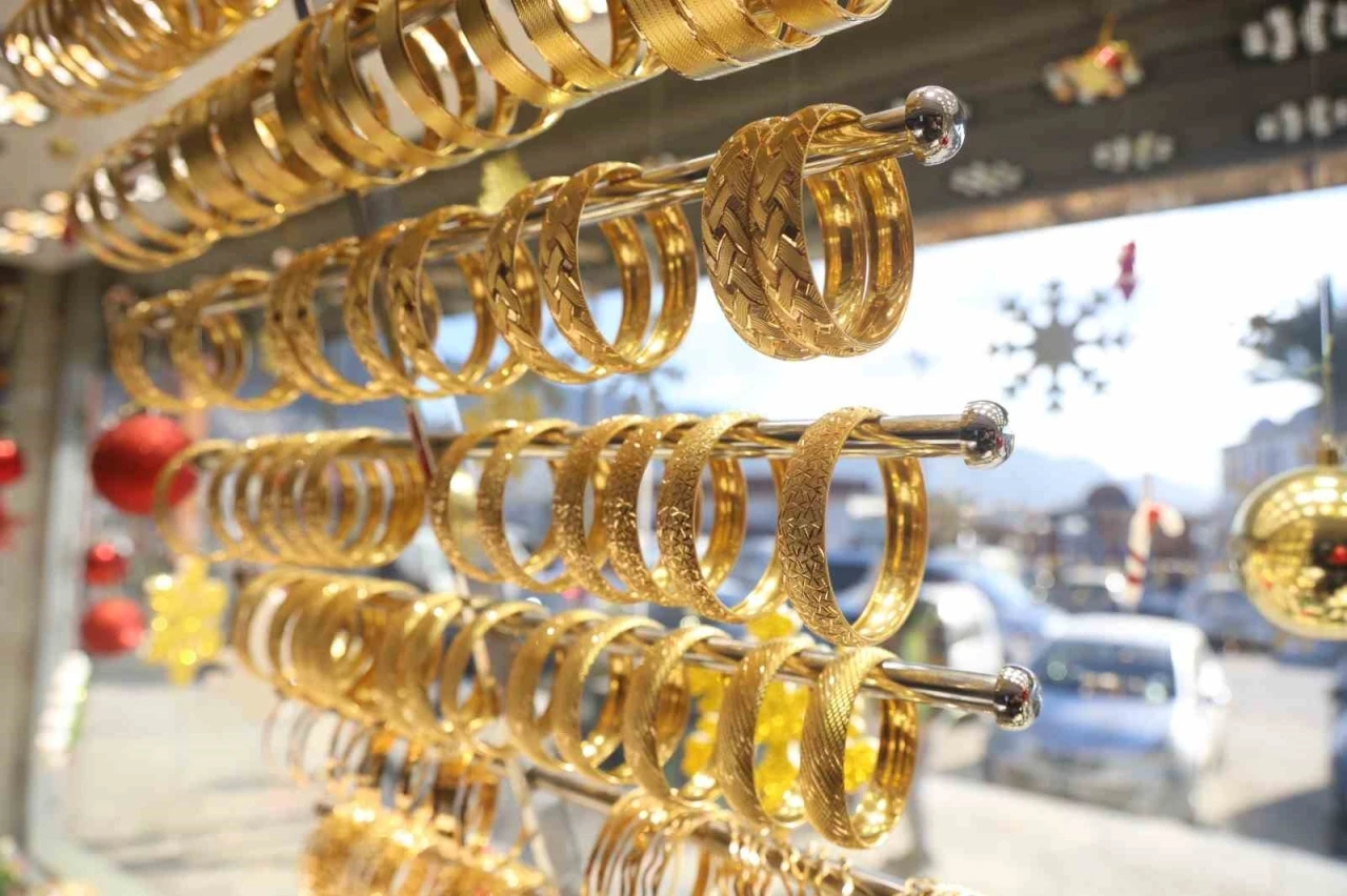 Savaşlardan ve kaostan beslenerek fiyatı y&uuml;kselen altının 2026 yılında da y&uuml;kselişini s&uuml;rd&uuml;rmesi bekleniyor
