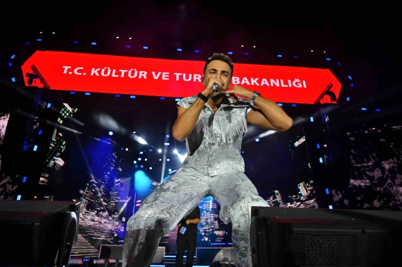 Sefo, festivalde m&uuml;zikseverlere unutulmaz anlar yaşattı
