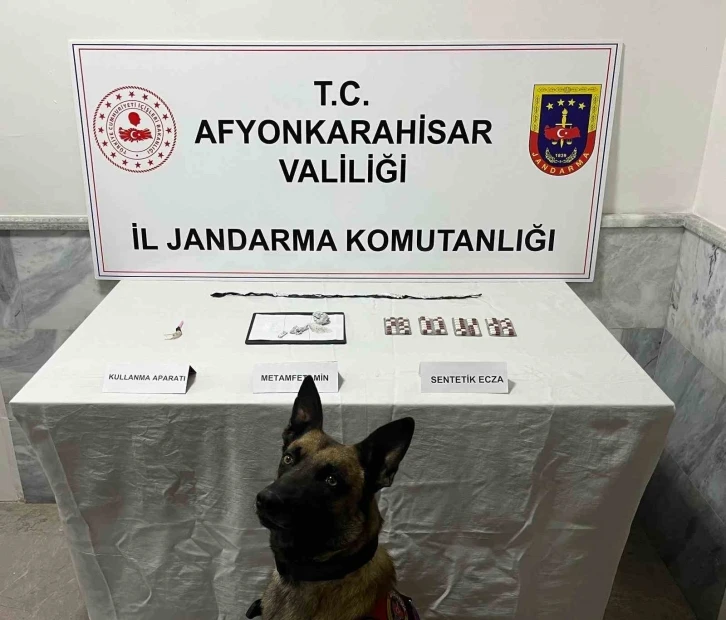 Şehir dışından getirdikleri uyuşturucuyu satamadan jandarmaya yakalandılar
