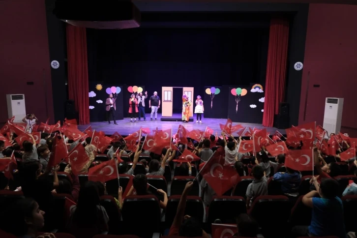 Şehir Tiyatroları &rsquo;Benim G&uuml;zel Pabu&ccedil;larım&rsquo; oyununu &ccedil;ocuklarla buluşturdu
