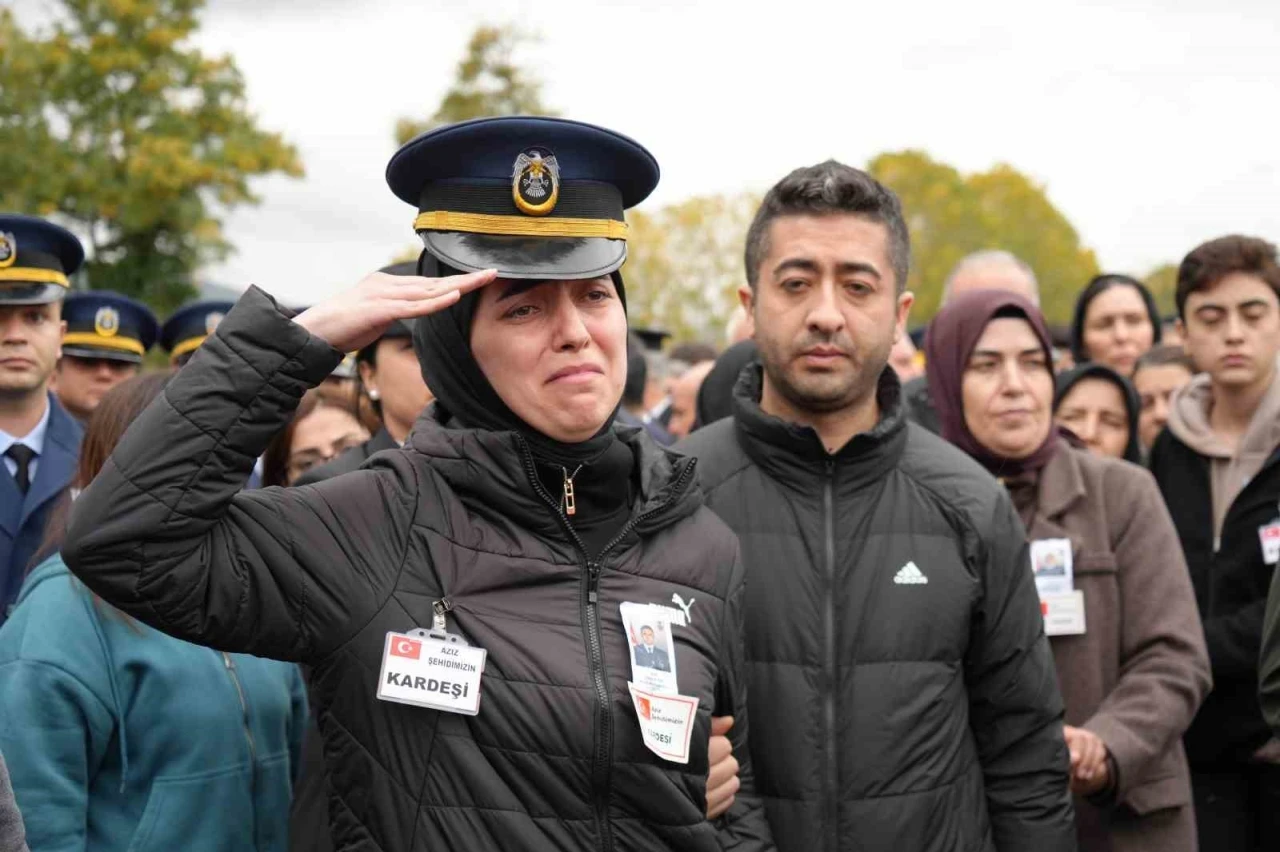 Şehit ağabeye polis kardeşin yürek yakan vedası

