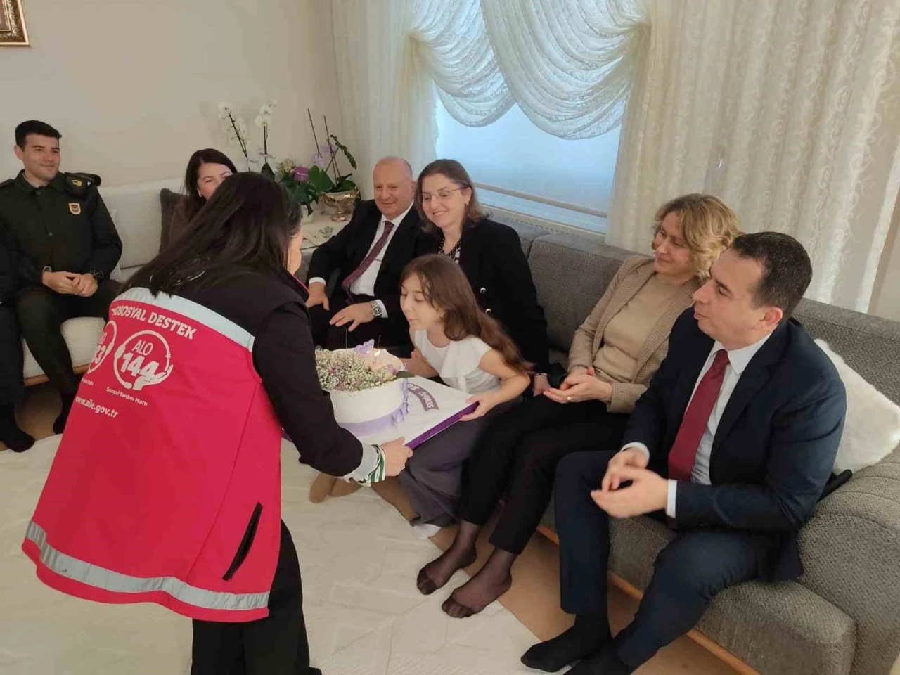 Şehit Astsubay Nejdet Aydoğdu’nun kızına doğum günü sürprizi
