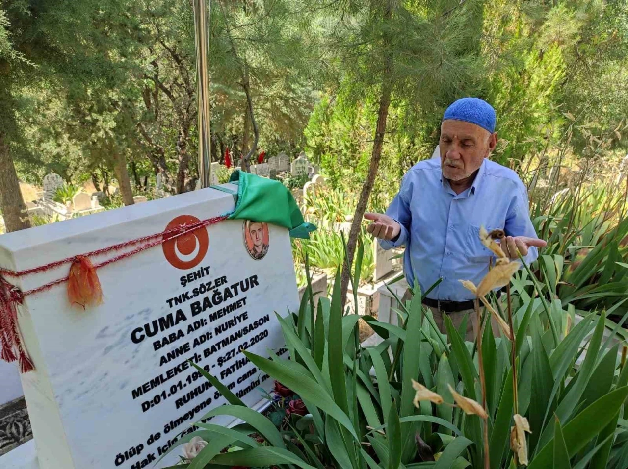 Şehit babaları, Babalar Günü’nü çocuklarının kabri başında dua ederek geçirdi
