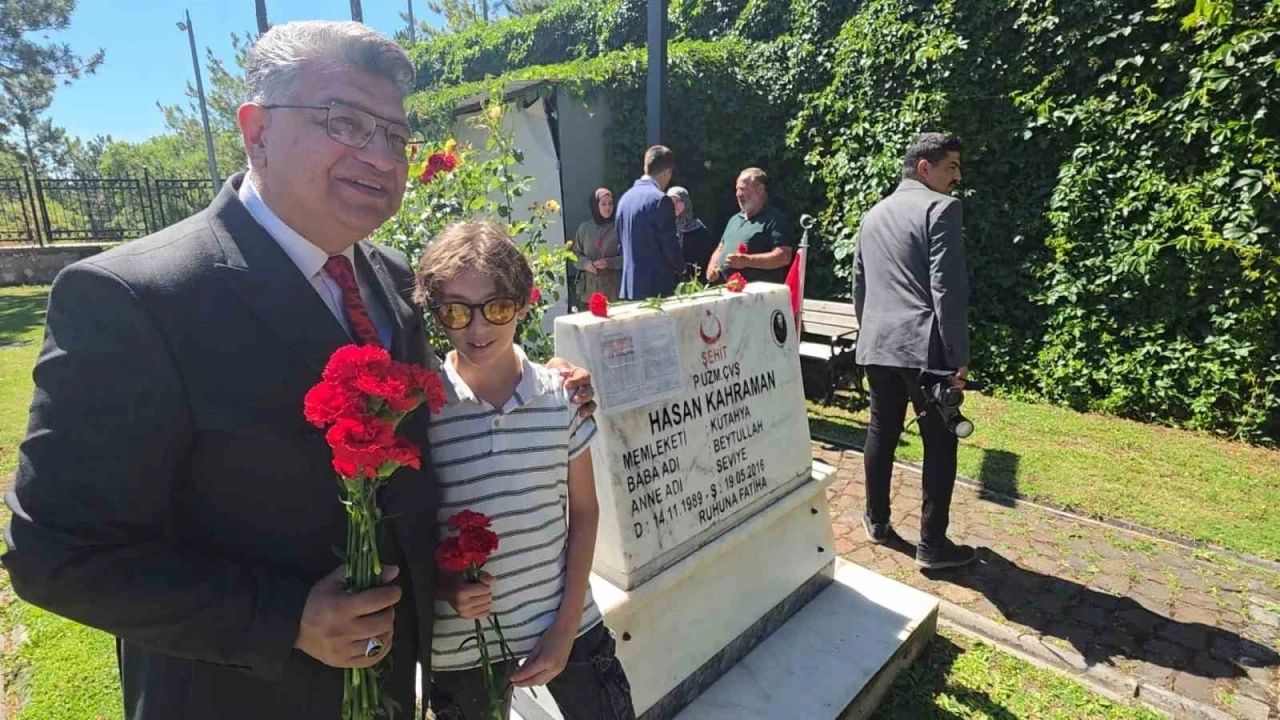 Şehit babasına her karne d&ouml;nemi s&ouml;z&uuml;n&uuml; tutuyor
