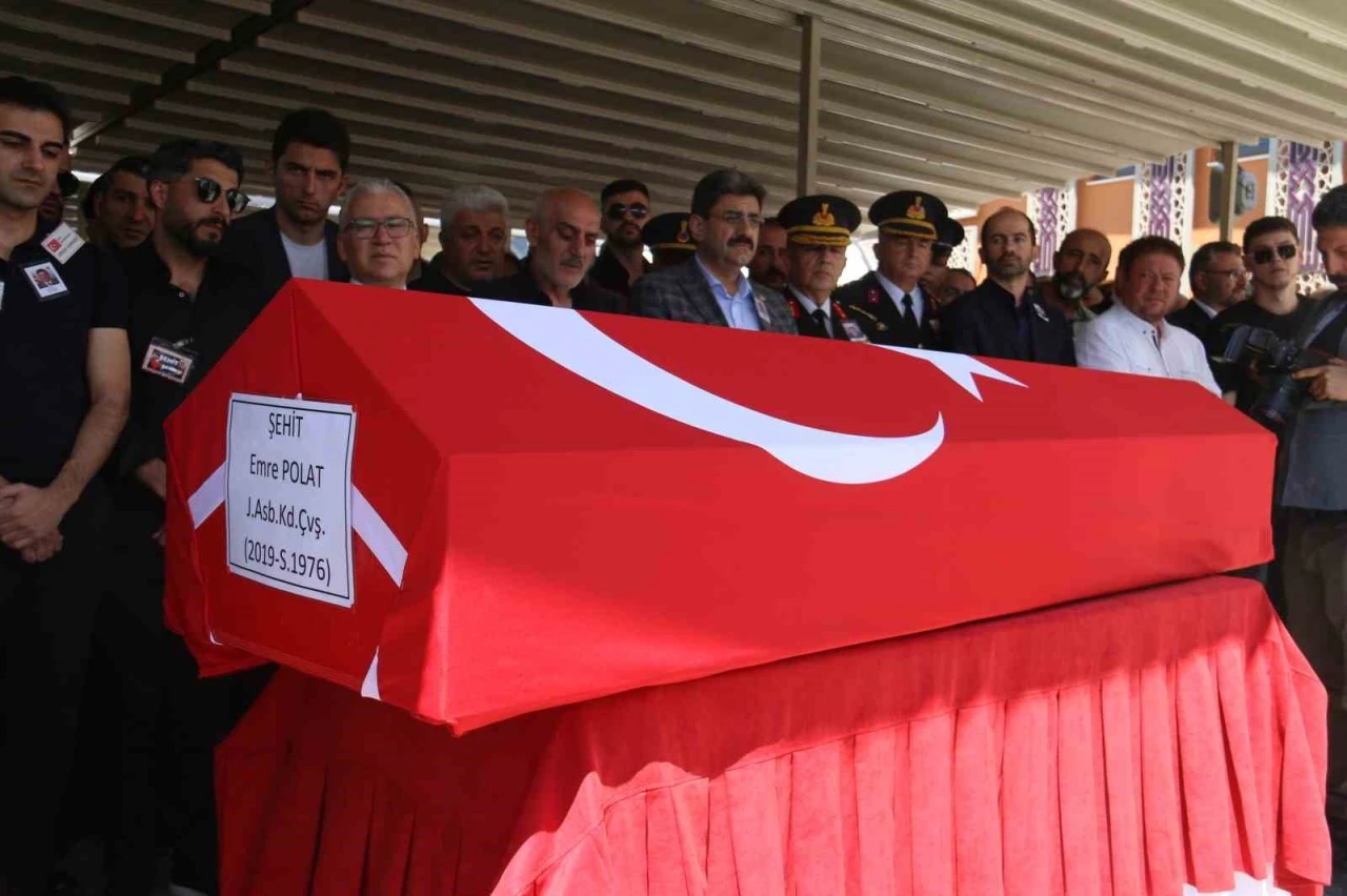 Şehit Jandarma Astsubay Emre Polat memleketi Sivas’ta kılınan cenaze namazının ardından toprağa verildi
