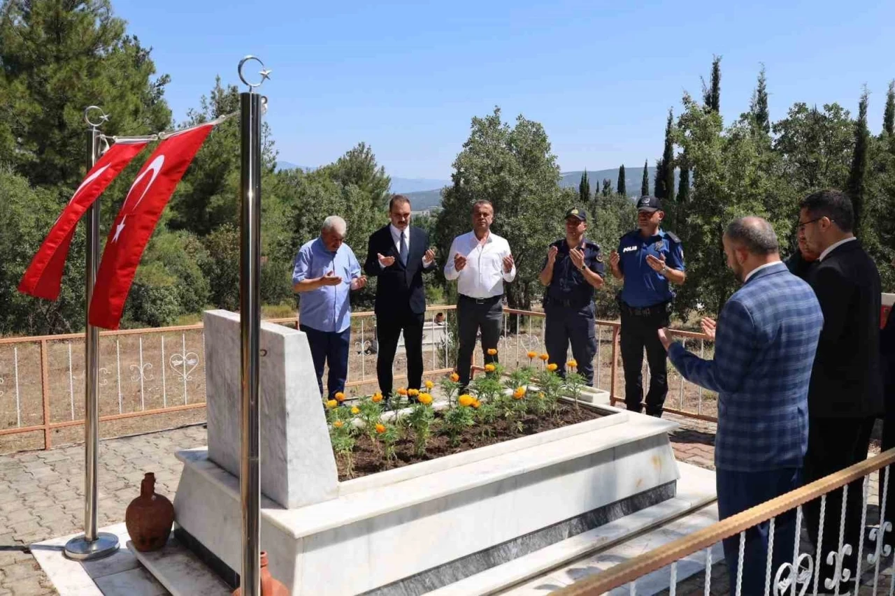Şehit Jandarma Uzman &Ccedil;avuş Ceylan kabri başında anıldı
