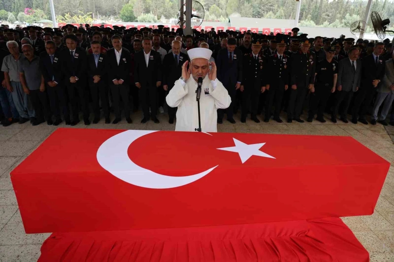 Şehit Jandarma Uzman Çavuş Yıldırım, Adana’da son yolculuğuna uğurlandı

