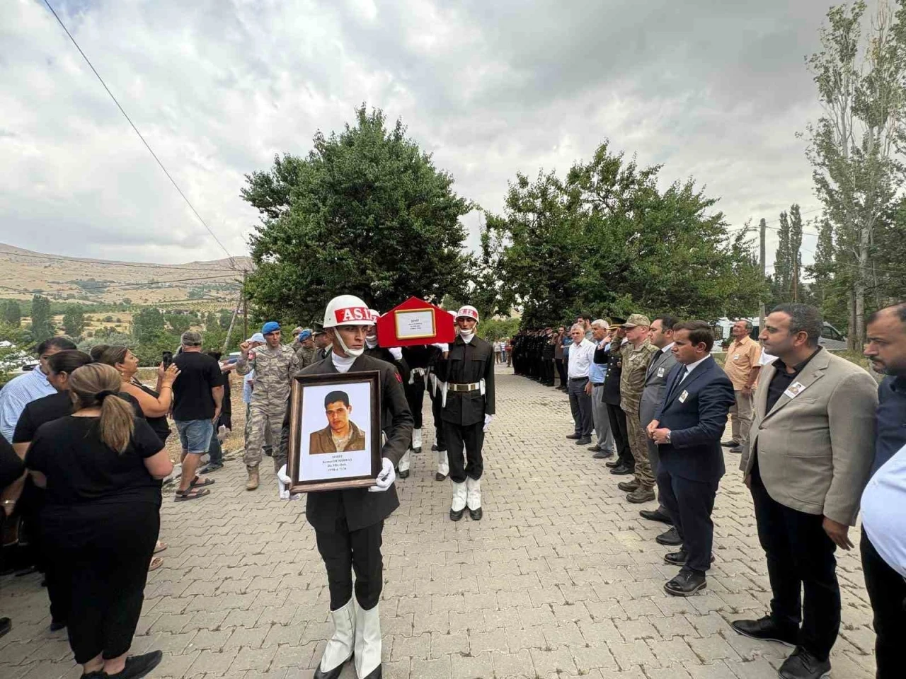 Şehit Kemal Demirbaş’ın naaşı 26 yıl sonra aile mezarlığına nakledildi
