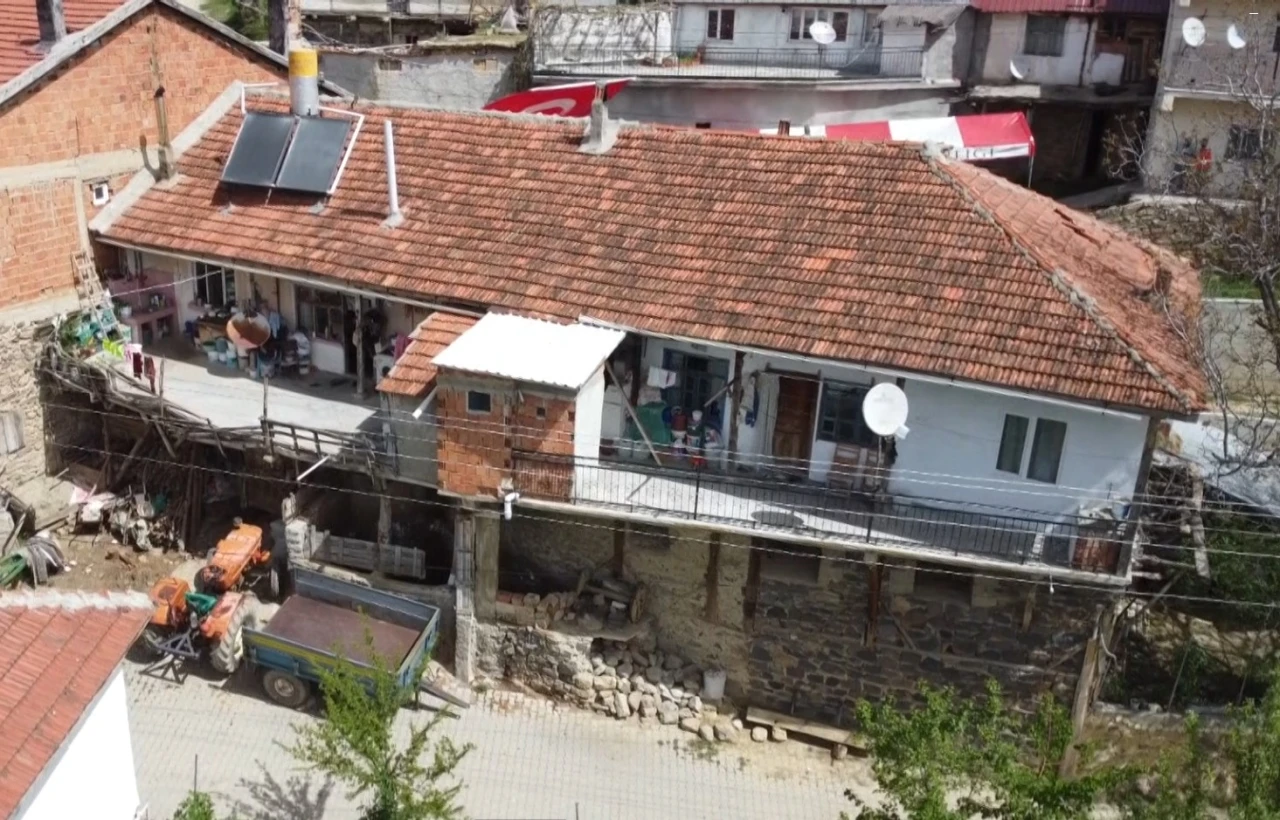 Şehit Önder Özen’in ailesine verdiği evi yenileme sözünü devlet gerçekleştirecek
