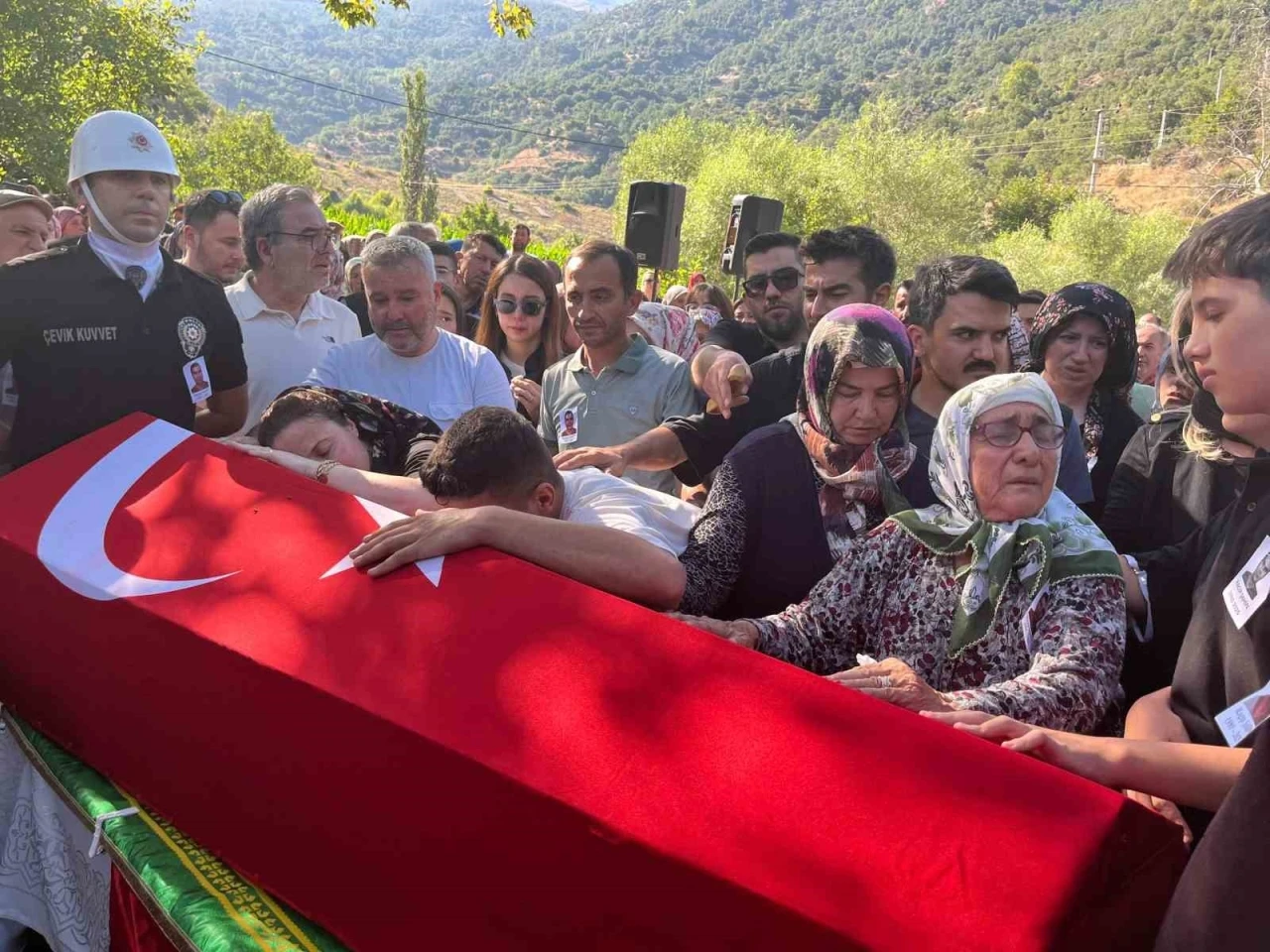 Şehit orman işçisi Ragıp Şahin, son yolculuğuna uğurlandı
