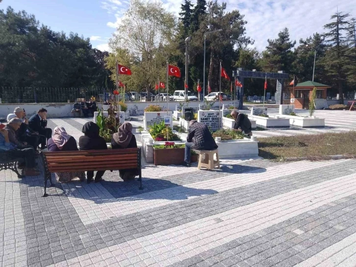 Şehit piyade uzman onbaşı kabri başında anıldı
