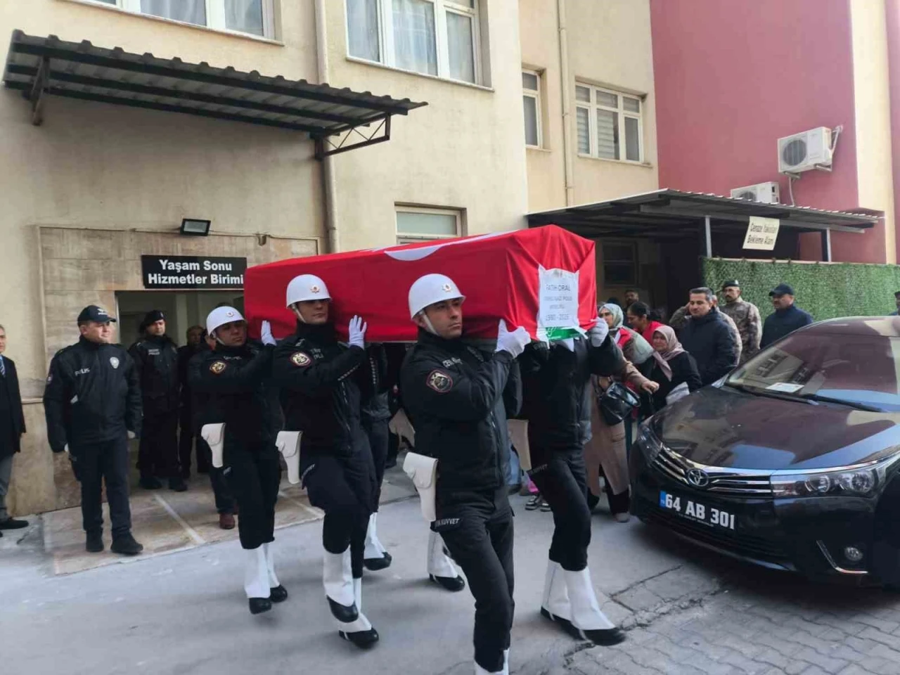 Şehit polis memuru Aydın&rsquo;dan memleketine uğurlandı
