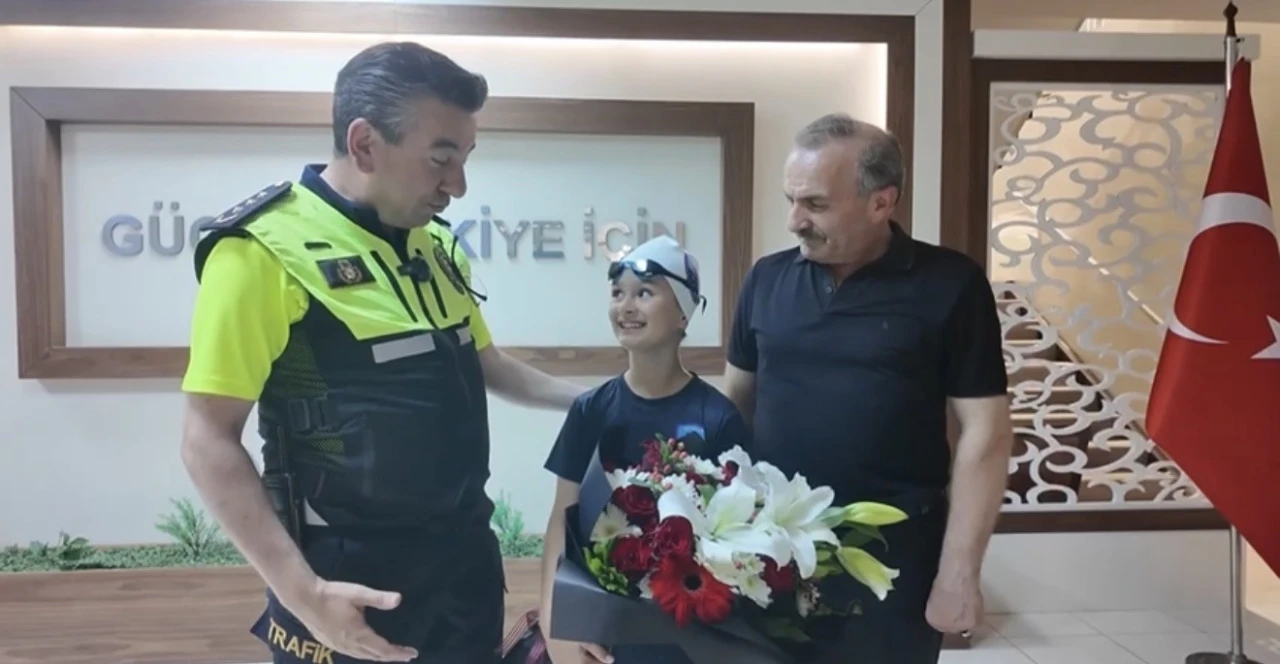 Şehit polisin emaneti Eyl&uuml;l Asel y&uuml;zmede gururlandırdı