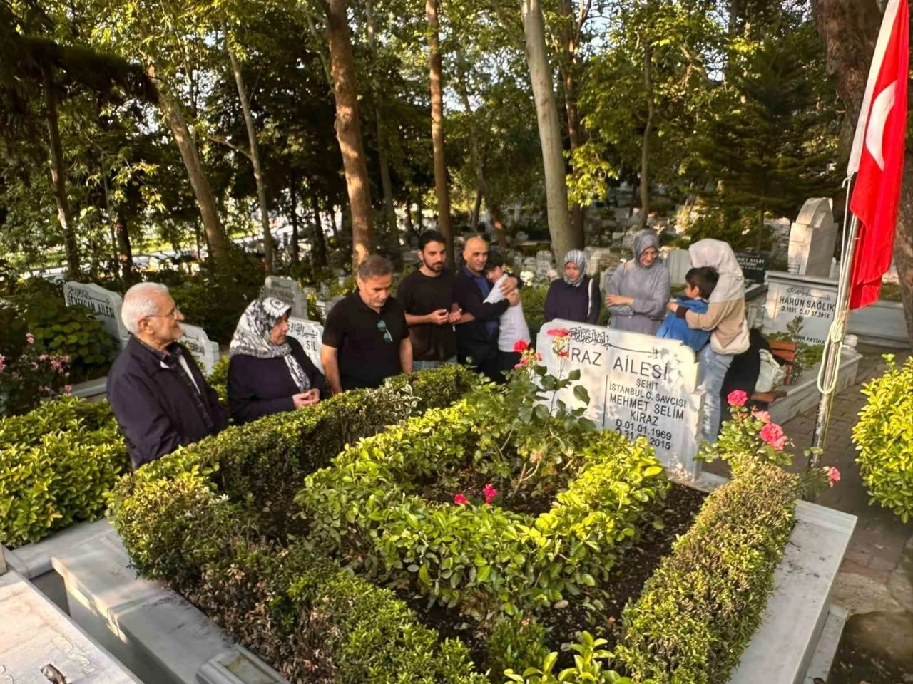 Şehit Savcı Mehmet Selim Kiraz’ın kabrini ziyaret eden baba Hakkı Kiraz: &quot;Buraya her geldiğimizde biz 31 Mart’tayız&quot;
