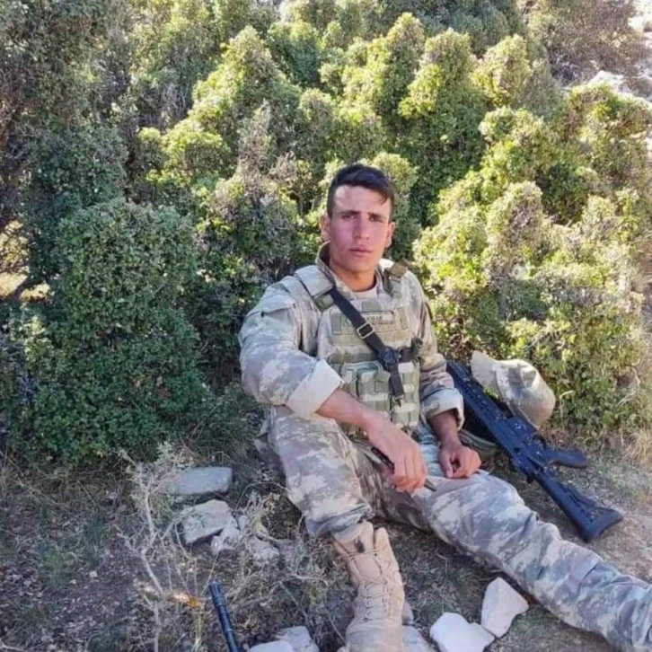 Şehit Uzman &Ccedil;avuş &Ccedil;akmak&rsquo;ın şehadet haberi Antalya&rsquo;daki ailesine verildi
