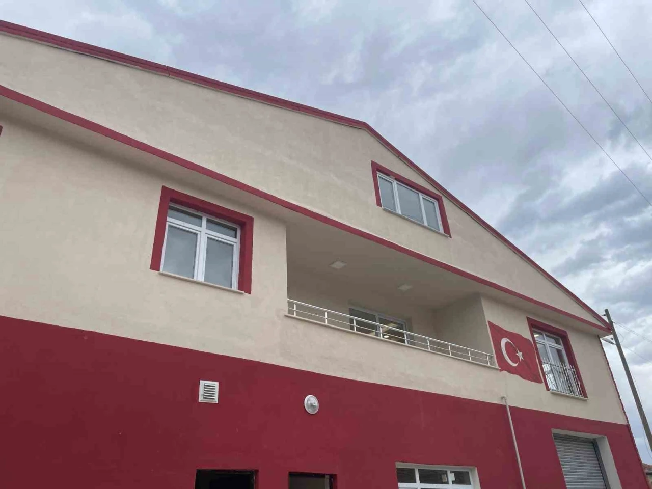 Şehit Yasin Karaca’nın yenilenen babaevi dualarla ailesine teslim edildi