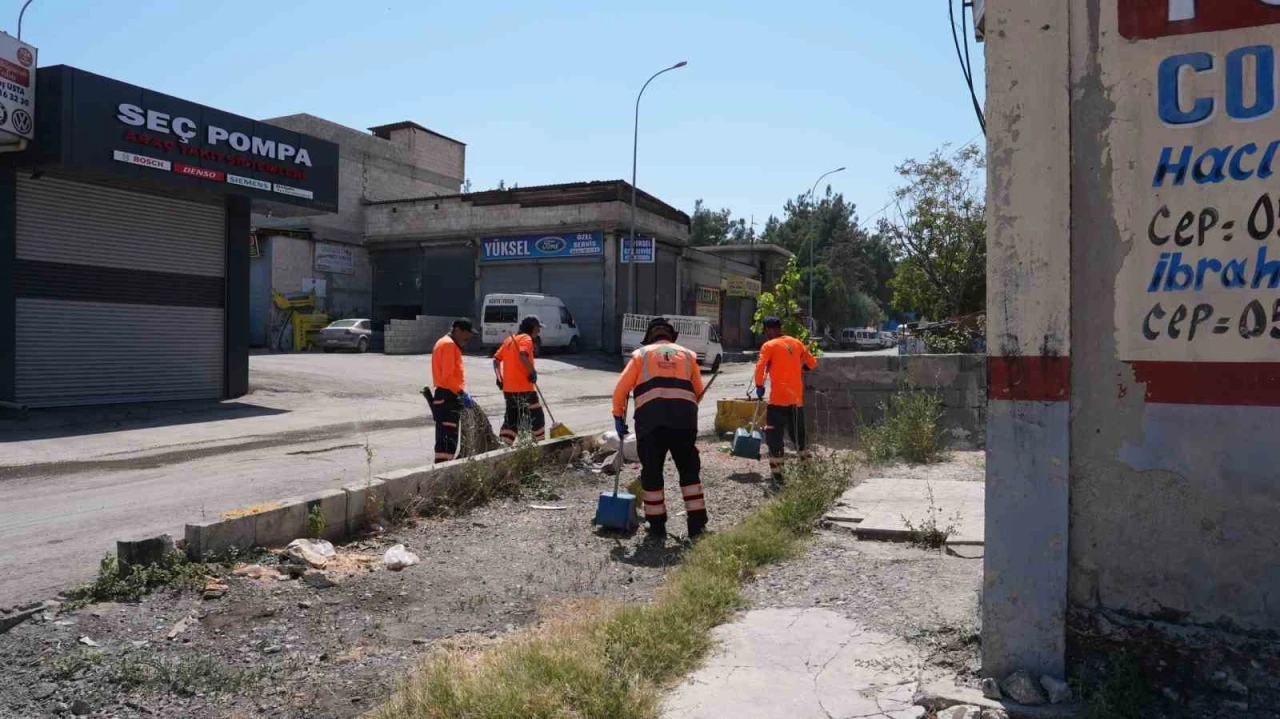 Şehitkamil&rsquo;den K&Uuml;SGET&rsquo;te kapsamlı temizlik seferberliği
