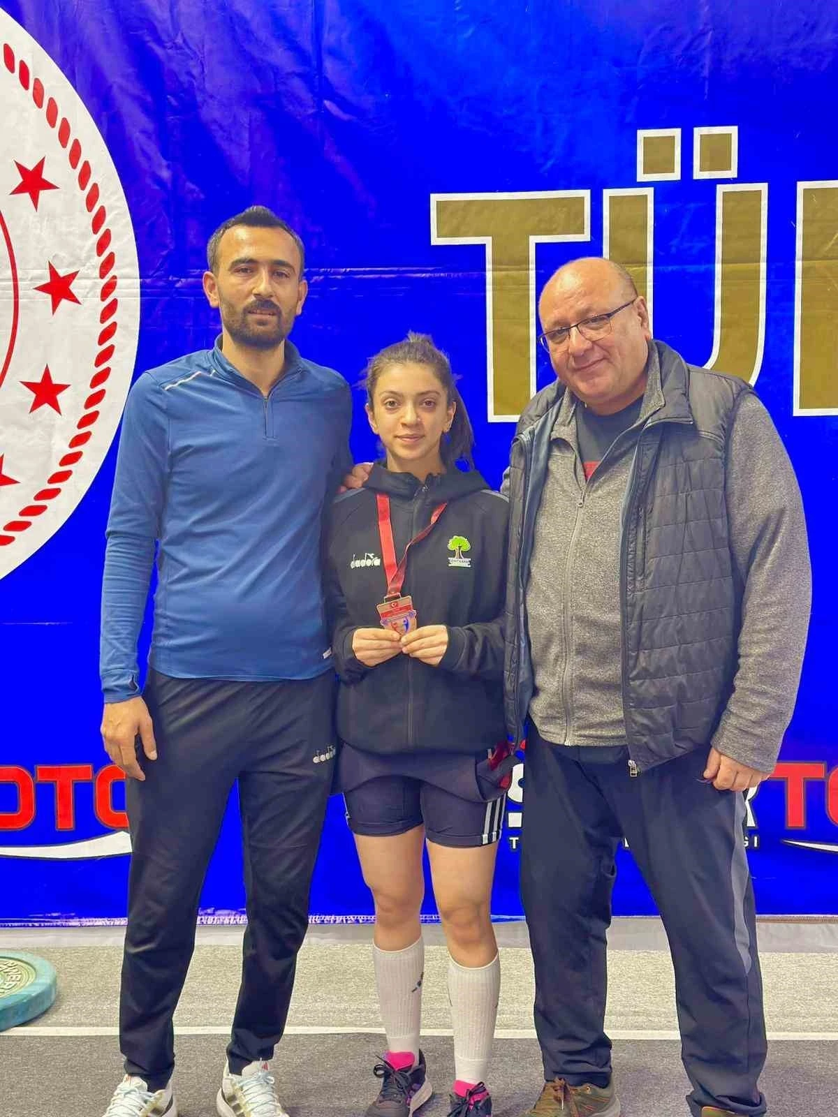 Şehitkamil sporcularından b&uuml;y&uuml;k başarı
