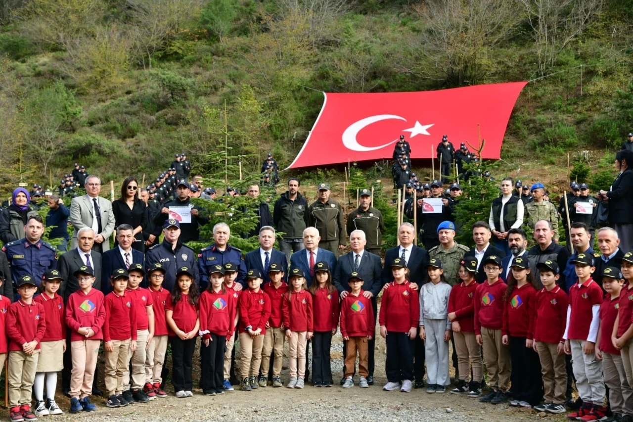 Şehitler için fidan diktiler
