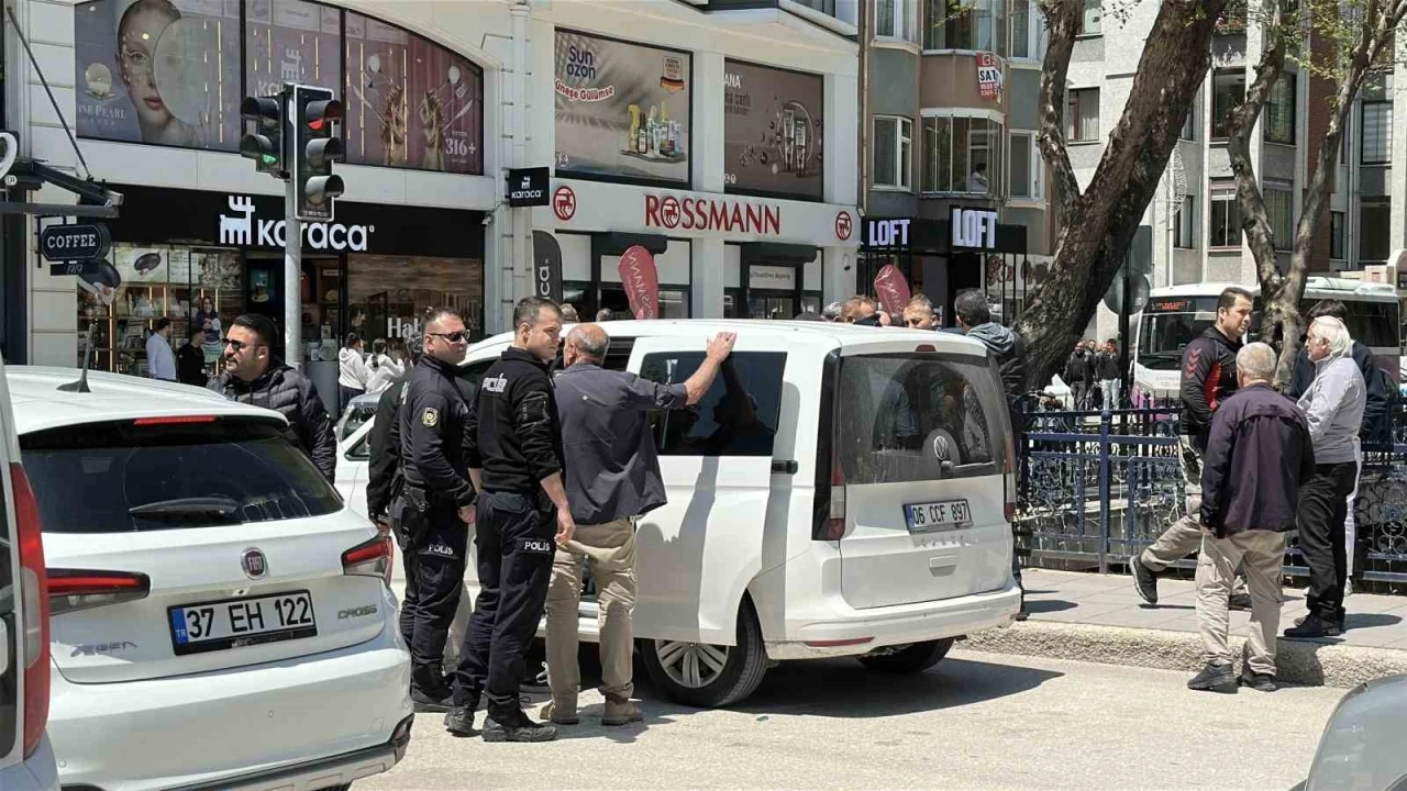 Şehrin göbeğindeki silahlı kavga polisi harekete geçirdi
