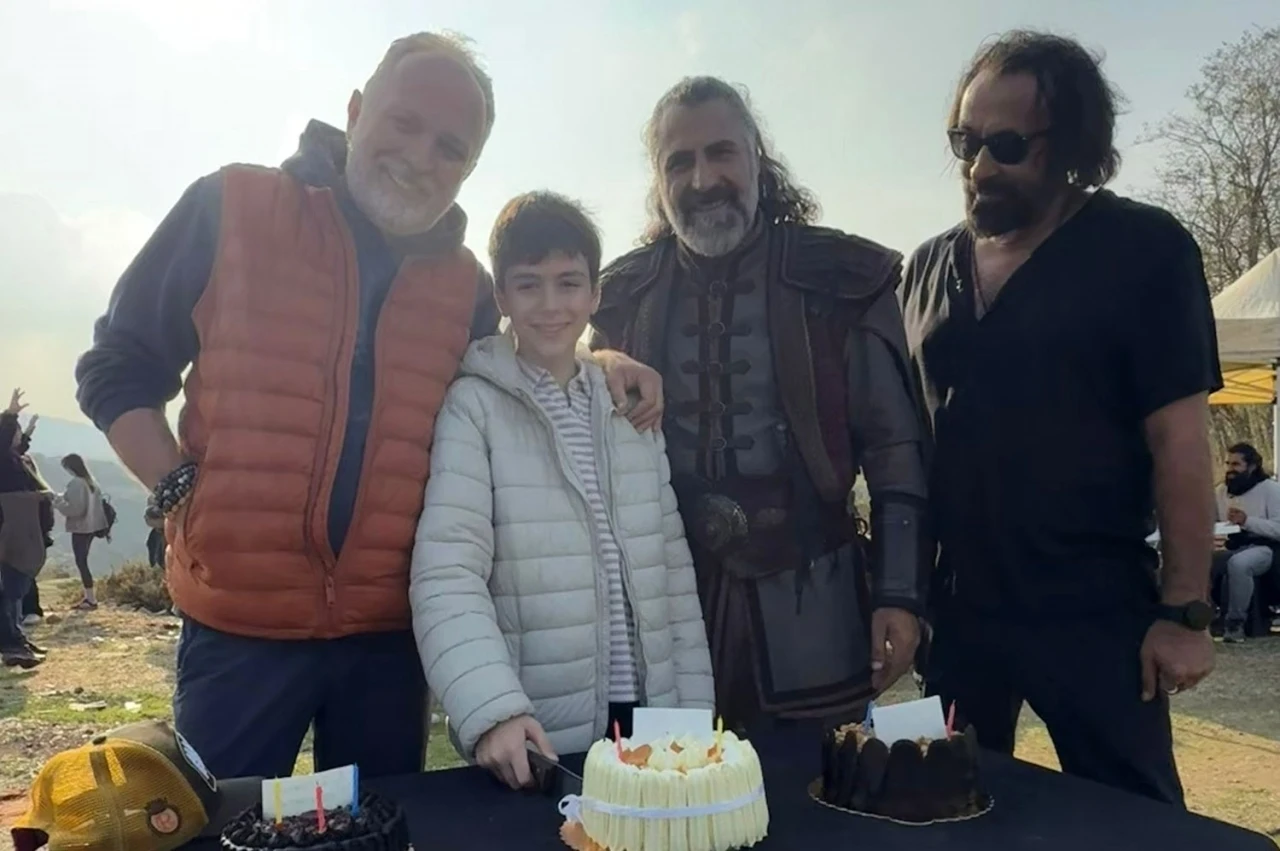 ’Şehzade Mustafa’ya sette doğum günü sürprizi
