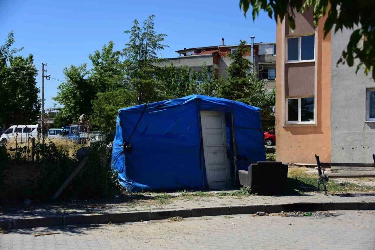 Şehzadeler Belediyesi&rsquo;nden Selimşahlar&rsquo;da ka&ccedil;ak yapılara m&uuml;dahale
