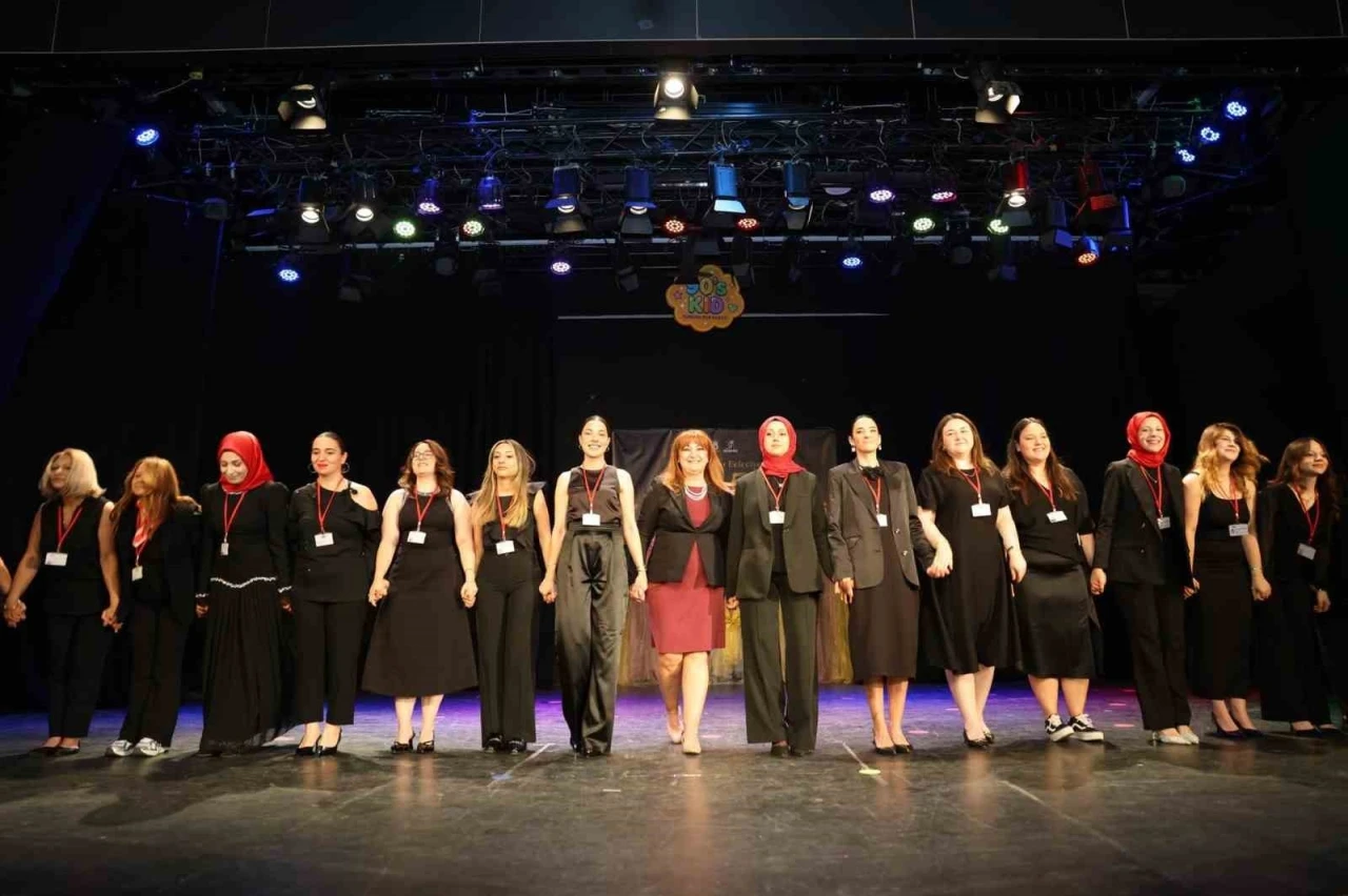 Şehzadeler&rsquo;in minikleri mezuniyet heyecanı yaşandı
