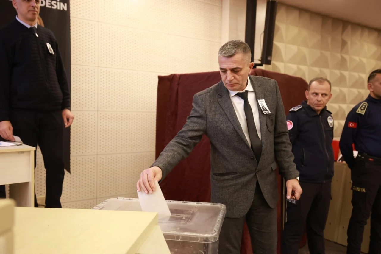 Şehzadeler&rsquo;in yeni başkanı Hakan Şimşek oldu
