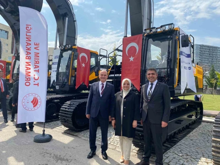 Sel riskini azaltmak i&ccedil;in D&uuml;zce&rsquo;ye 7 iş makinesi
