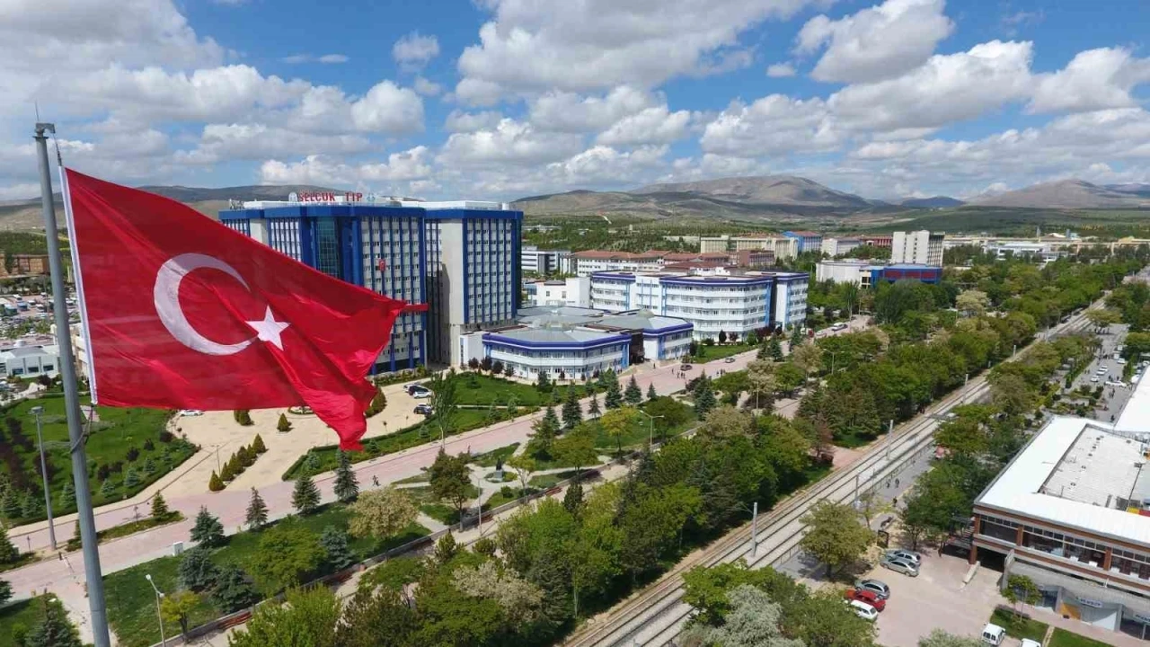 Sel&ccedil;uk &Uuml;niversitesi 23 kategoride T&uuml;rkiye&rsquo;nin İlk 20 &Uuml;niversitesi arasında
