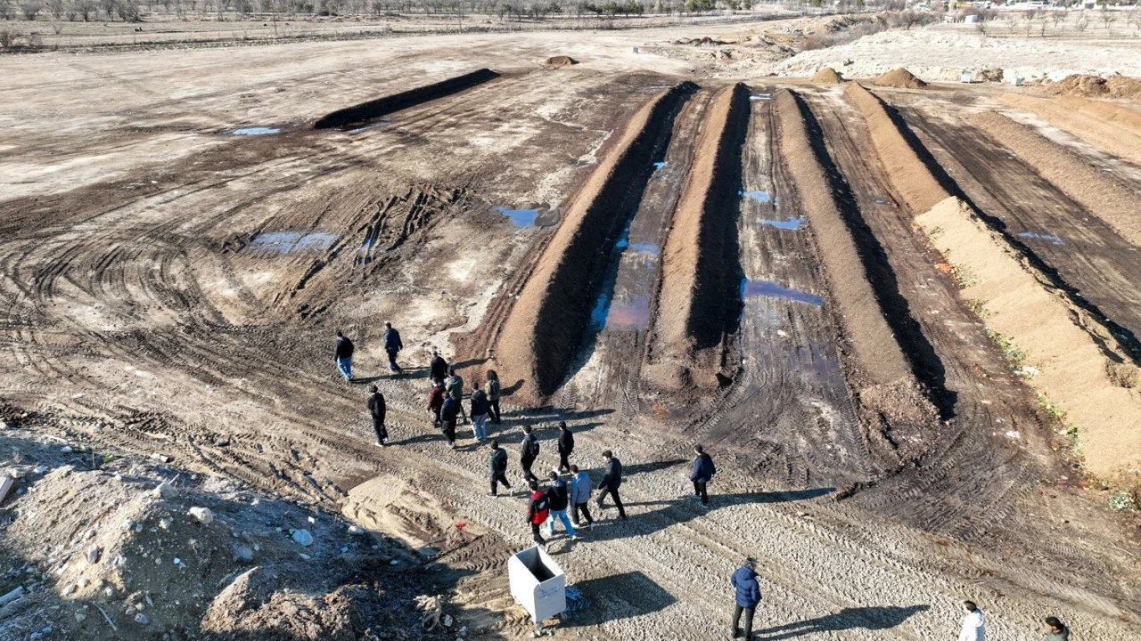 Sel&ccedil;uklu Belediyesi kompost &uuml;retim tesisi &ouml;ğrencilere anlatıldı
