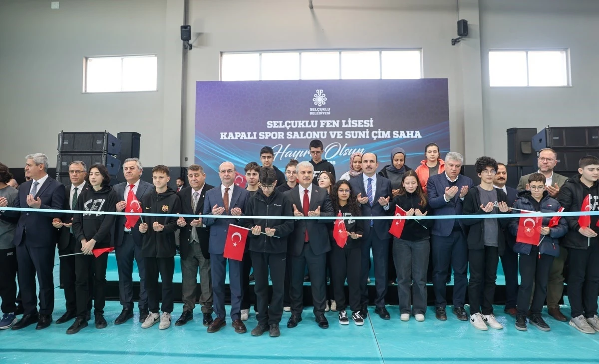 Sel&ccedil;uklu Fen Lisesi Kapalı Spor Salonu ve Suni &Ccedil;im Saha&rsquo;nın resmi a&ccedil;ılışı ger&ccedil;ekleştirildi
