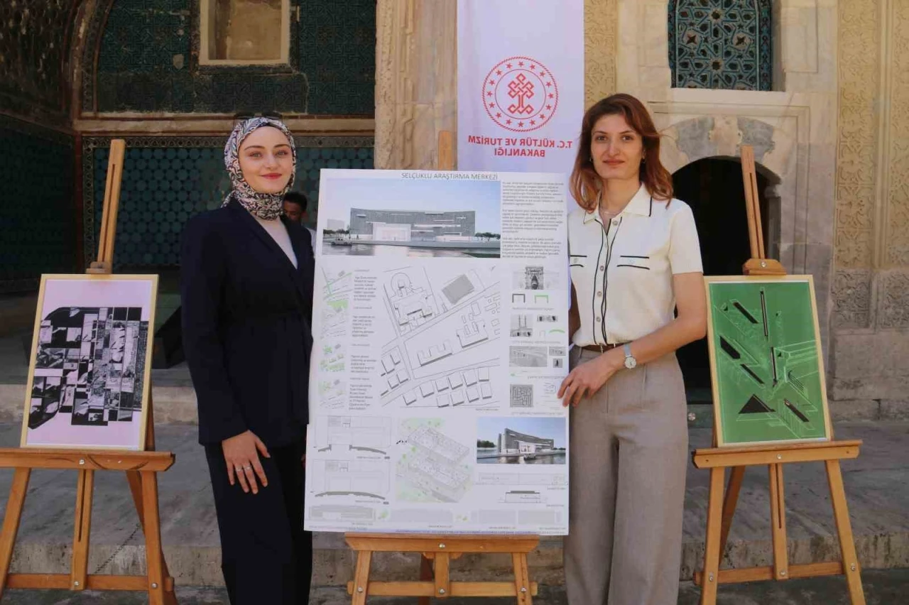 ‘Selçuklu Mimarisi Nasıl Okunur’ sergisi Selçuklu mirası Gök Medrese’de açıldı
