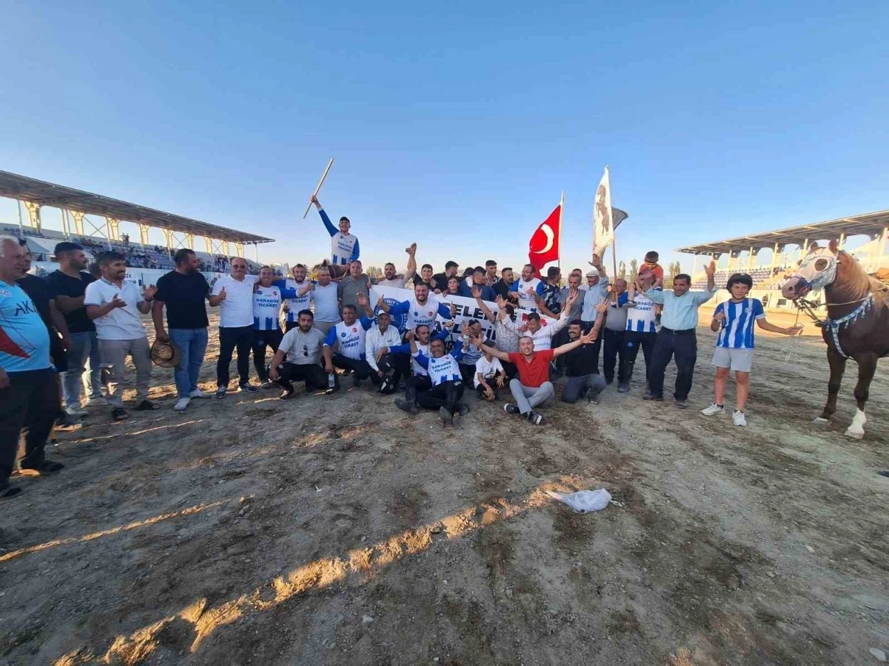 Selendi&rsquo;nin atlı cirit zaferi
