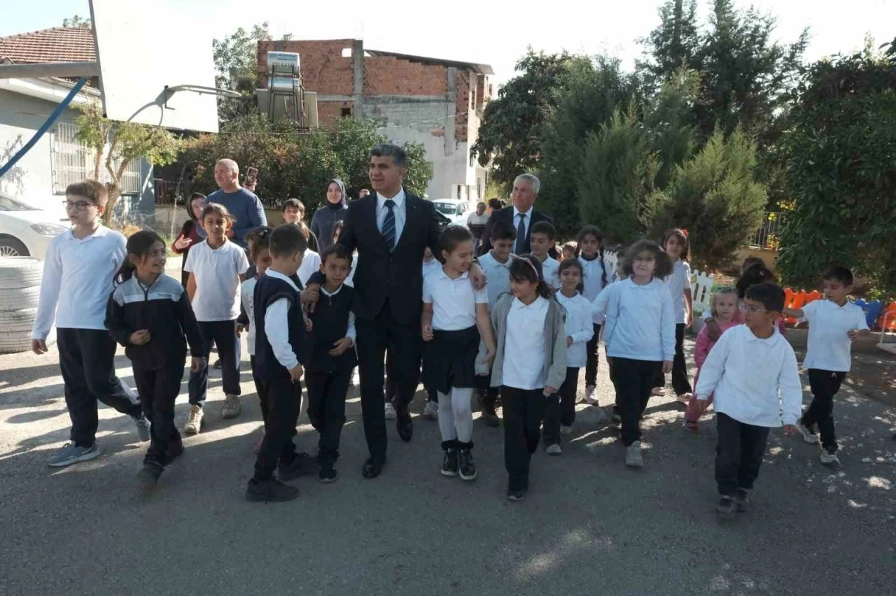 Şener: &quot;Çocuklarımızın en iyi şartlarda eğitim alması için çalışıyoruz&quot;
