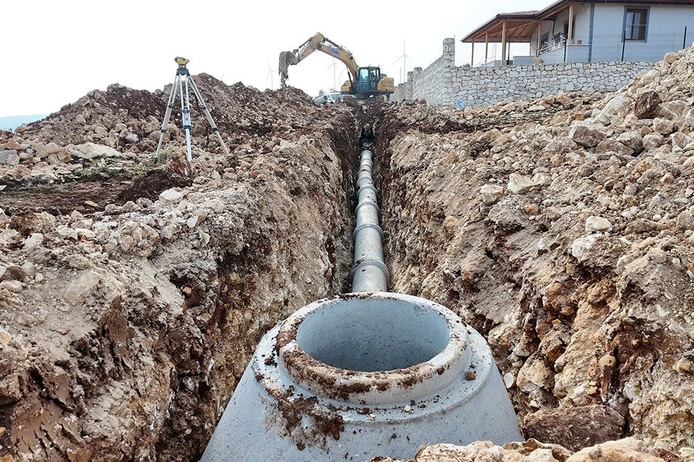 Şenk&ouml;y Mahalllesi&rsquo;nde kanalizasyon sorunu &ccedil;&ouml;z&uuml;l&uuml;yor
