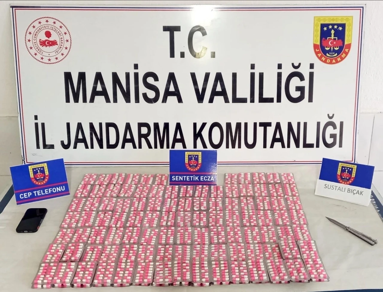 Sentetik ecza haplarıyla yakalandı
