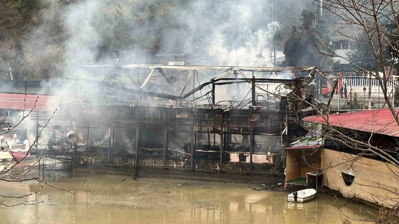 Sera G&ouml;l&uuml;&rsquo;ndeki turistik işletmede yangın

