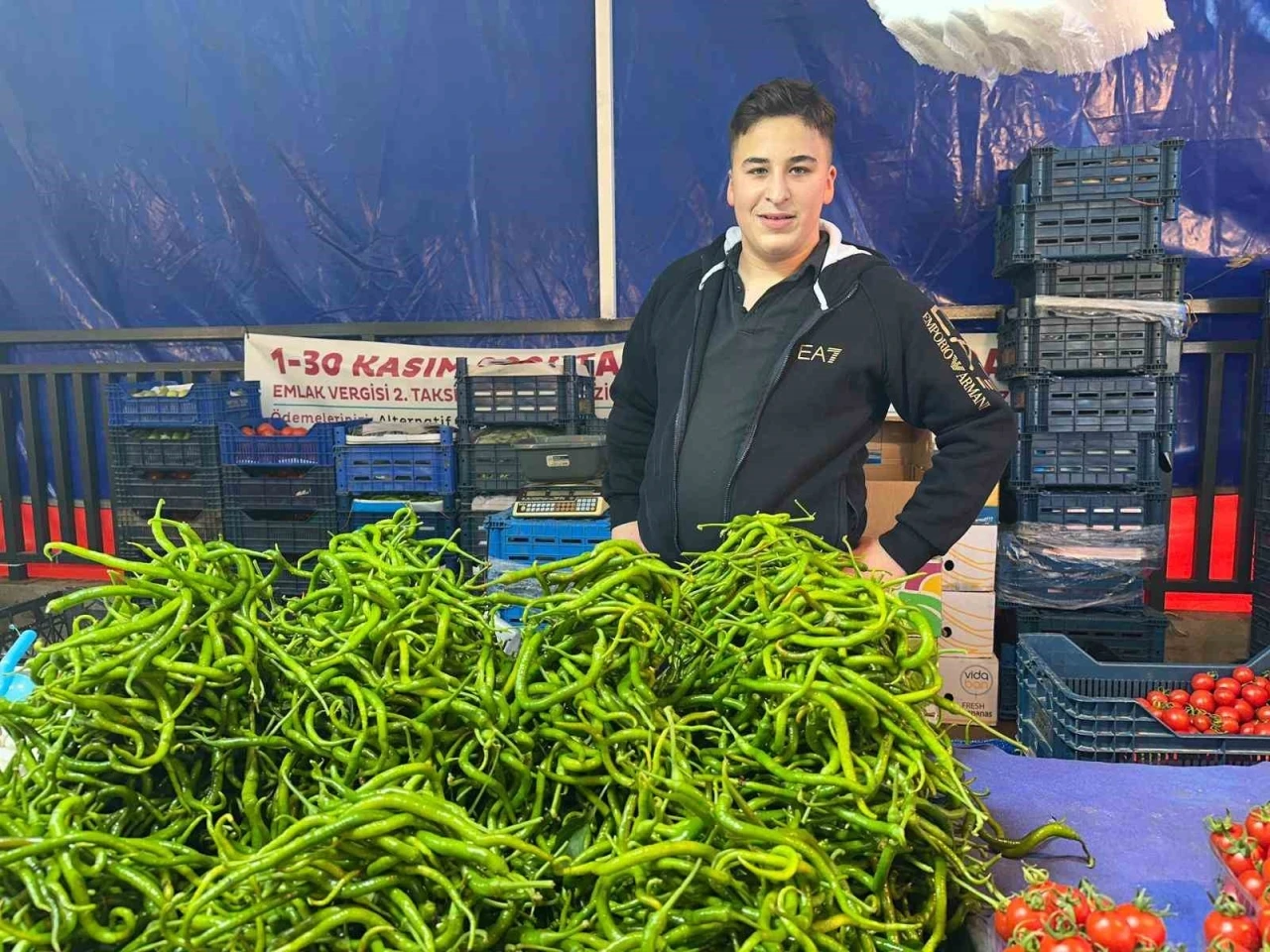 Seraları su basınca sivri biber ve salatalığın ateşi y&uuml;kseldi
