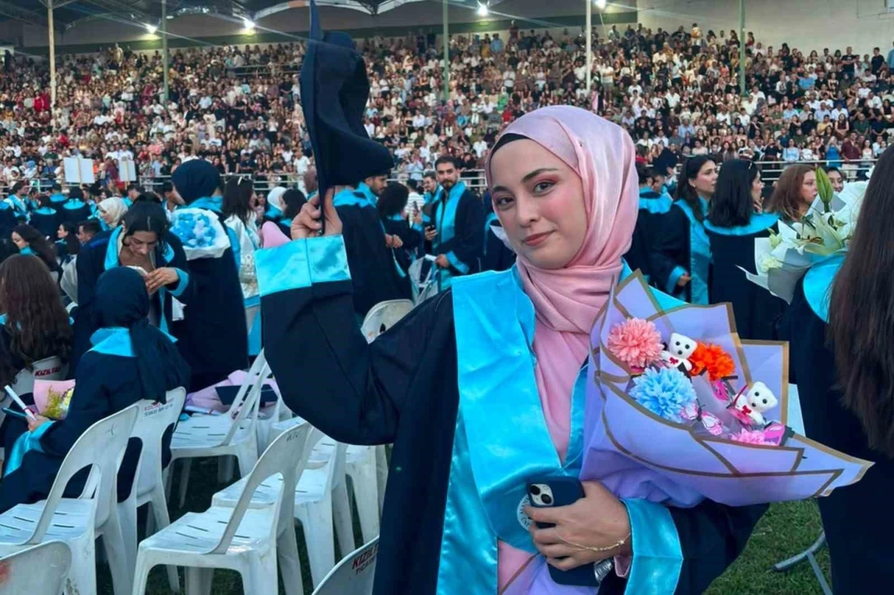 Serebral palsi ile m&uuml;cadelesini zaferle ta&ccedil;landırdı 3,48 ortalama ile b&ouml;l&uuml;m ikincisi olarak ALK&Uuml;&rsquo;den mezun oldu
