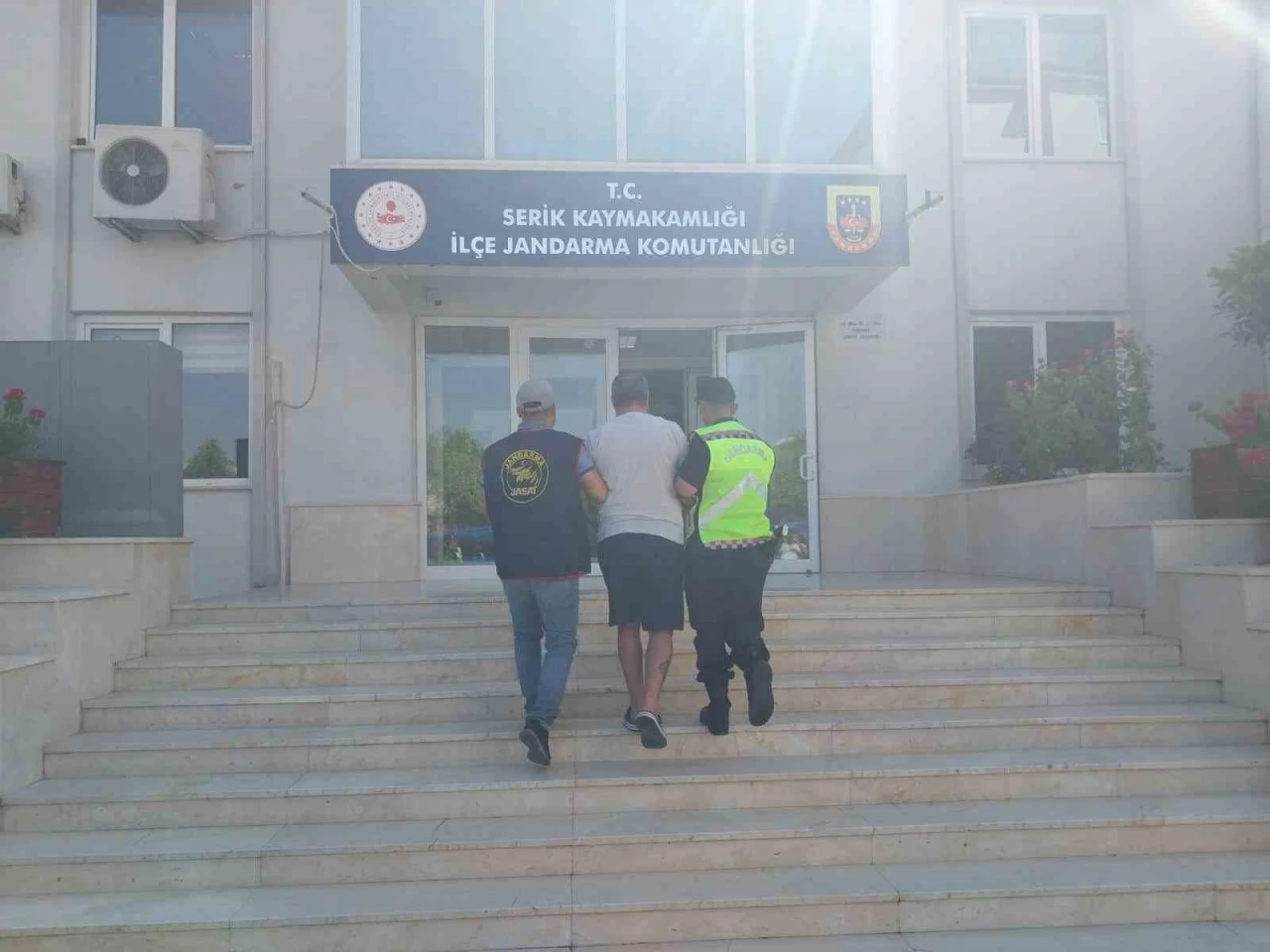 Serik’te 29 yıl 5 ay kesinleşmiş hapis cezası bulunan hükümlü yakalandı

