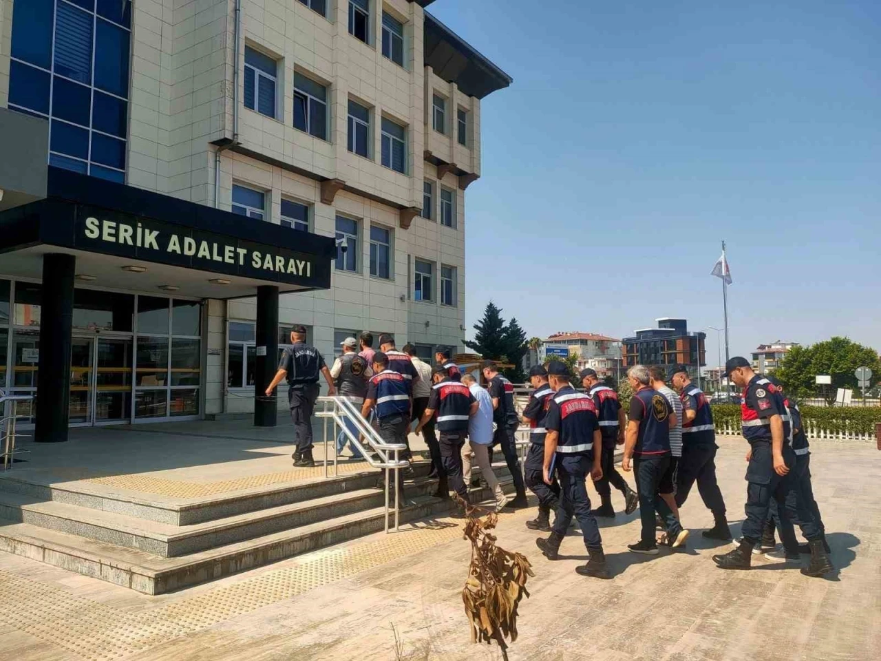 Serik’te aranan 7 hükümlü JASAT ekiplerince yakalandı
