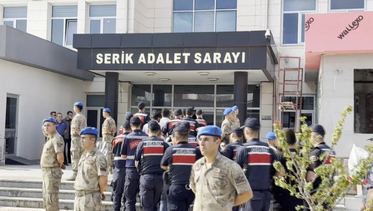 Serik&rsquo;te uyuşturucu operasyonu: 9 g&ouml;zaltı
