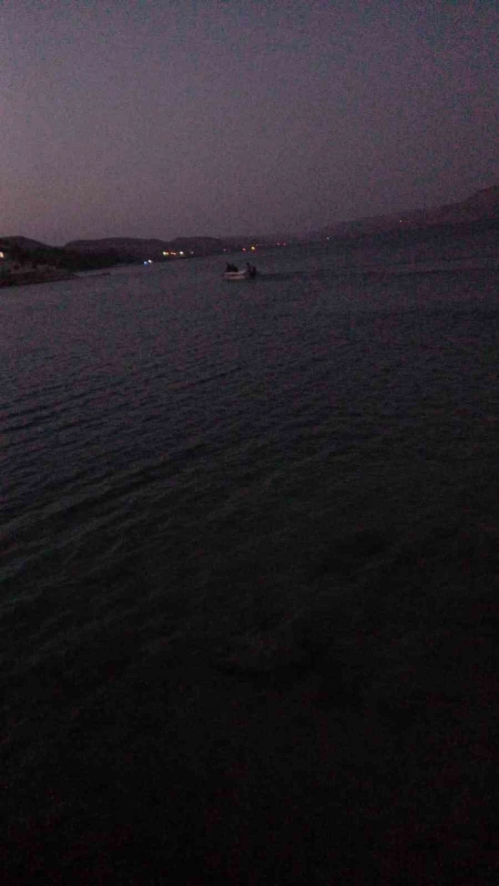 Serinlemek için Fırat Nehri’ne giren genç kayboldu