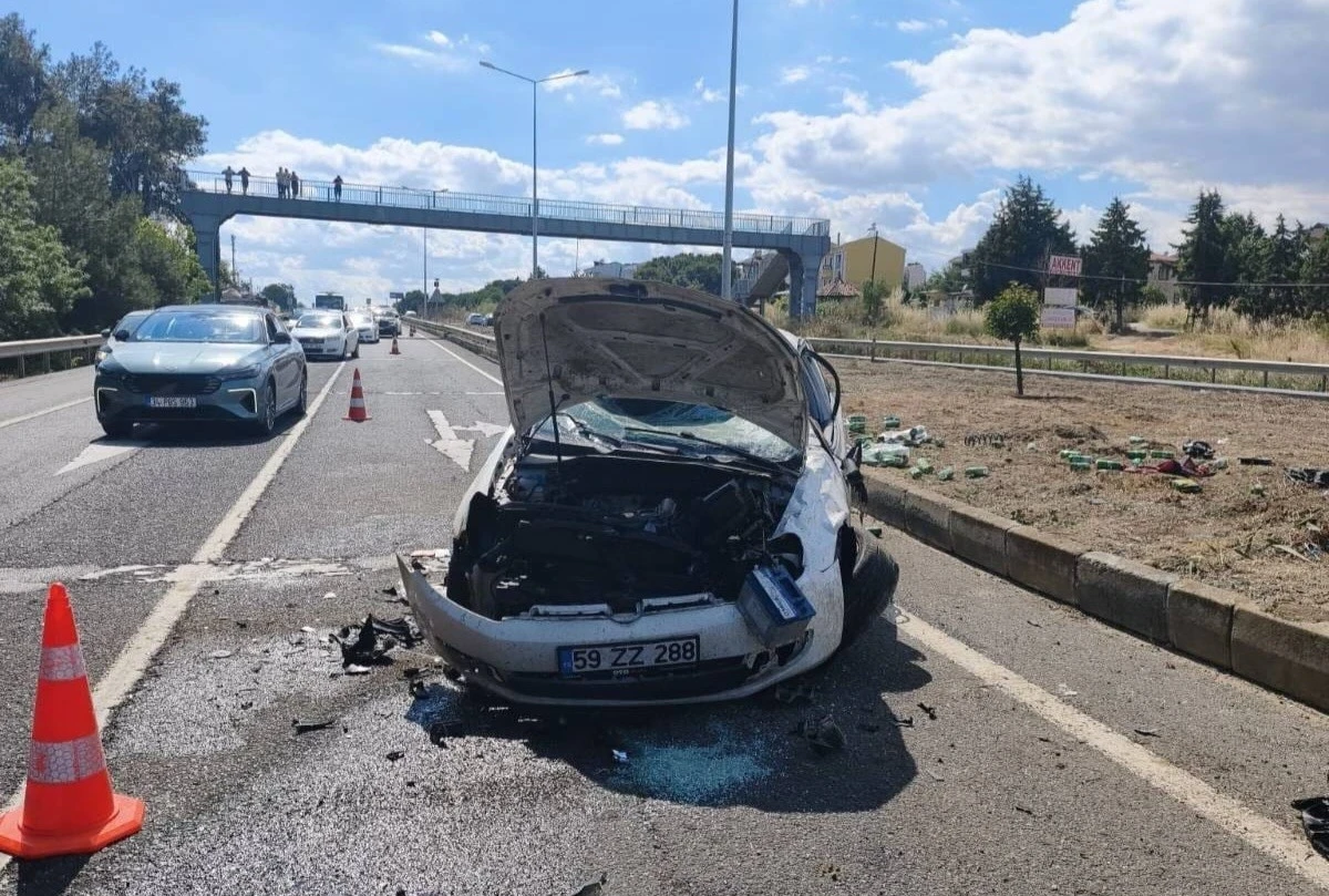 Şerit ihlali yaparak ortalığı savaş alanına &ccedil;evirdi, yakalanınca baygınlık ge&ccedil;irdi
