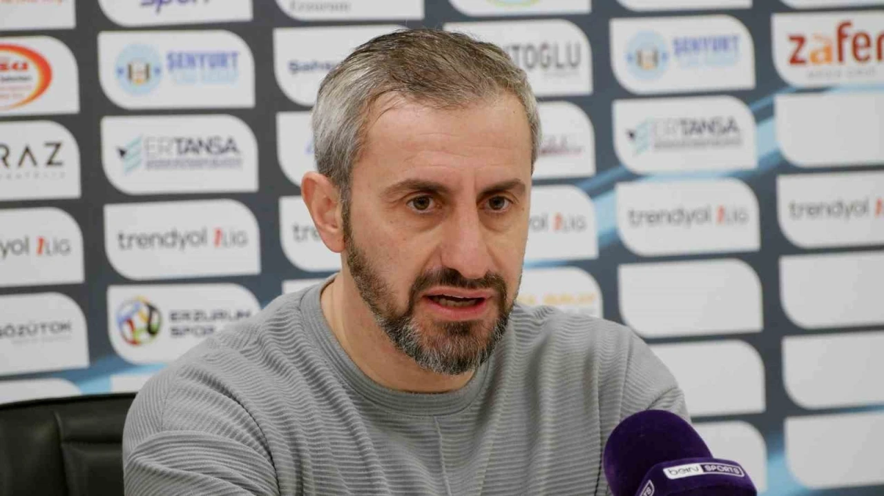 Serkan &Ouml;zbalta: "&Ouml;n&uuml;m&uuml;zde 15 hafta var ve &ccedil;ok sayıda final ma&ccedil;ı oynayacağız"
