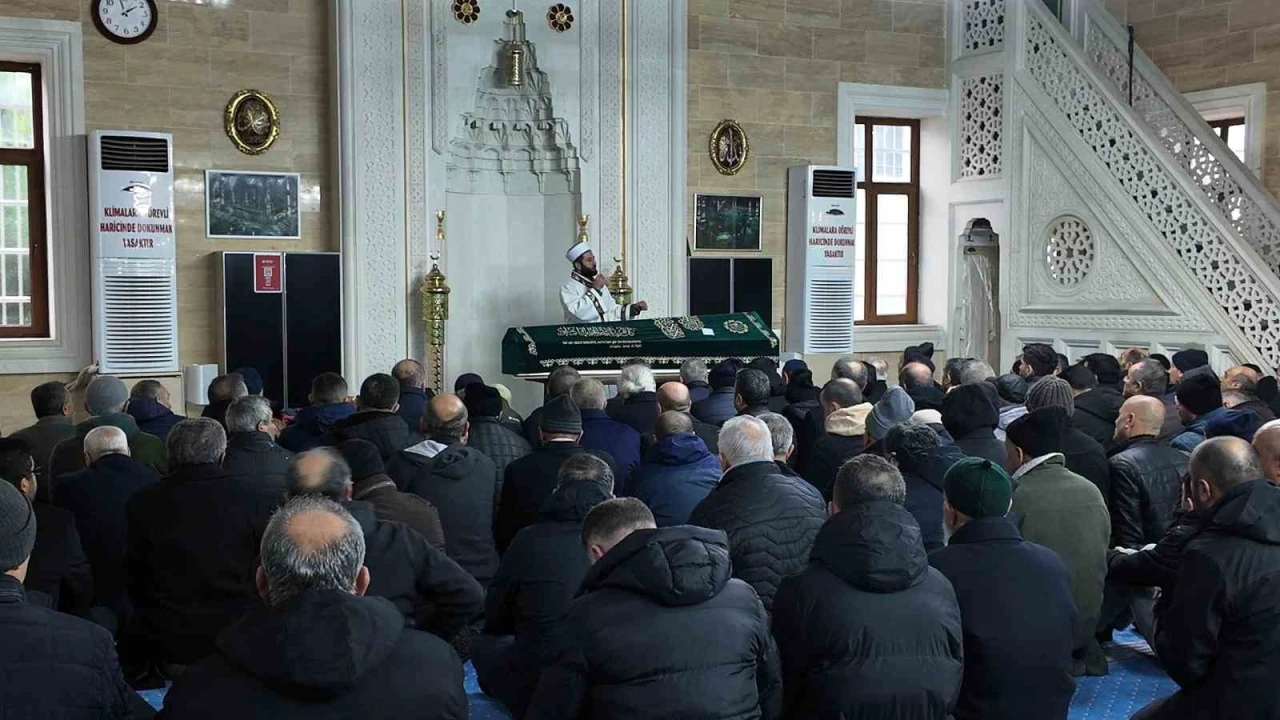 Servis kazasında hayatını kaybeden şof&ouml;r, son yolculuğuna uğurlandı
